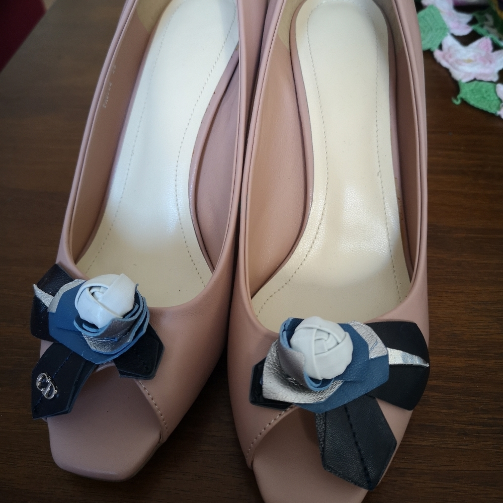 Vintage style cute heels